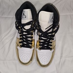 Jordan Athletic Shoes White and Gold
